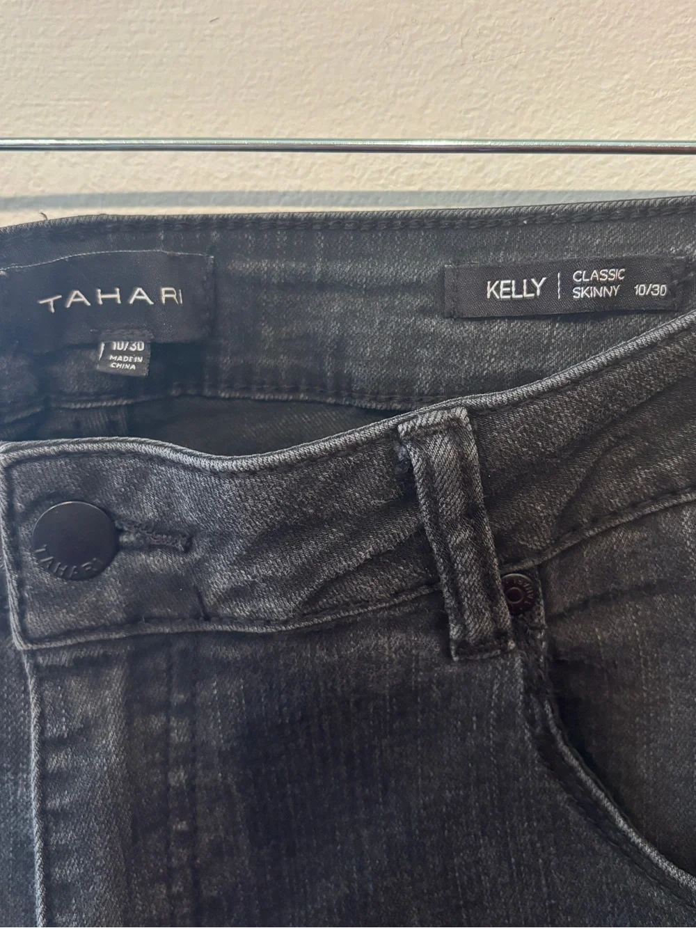 Tahari Kelly Classic Skinny Black Jeans - Size 10